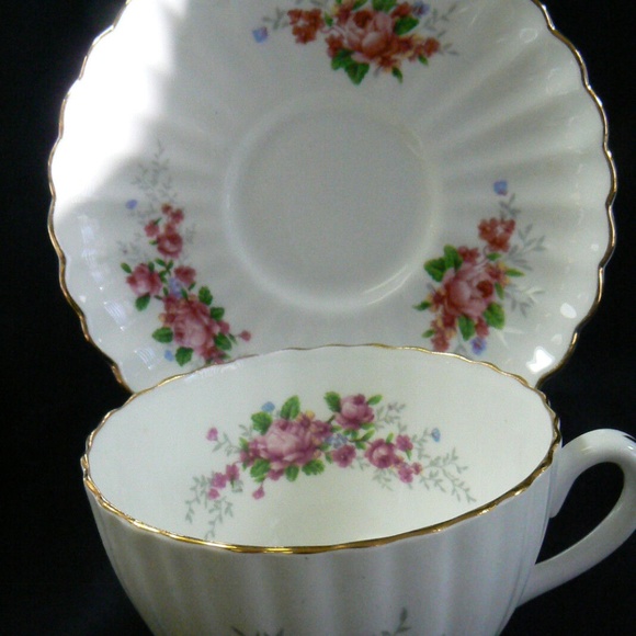 Radfords made in England Flowers Fine Bone China Tea Cup & Saucer set - Picture 4 of 5